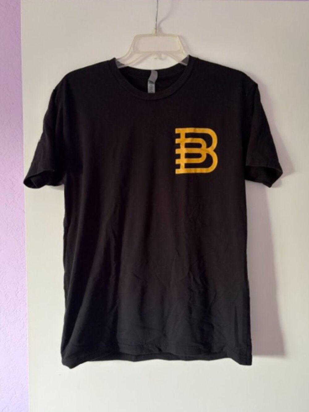 Restaurant Graphic T-Shirt Born in Barn (Laramie, WY) Size M Black
